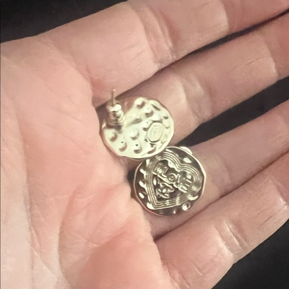 CHANEL Gold Heart Earrings - Picture 6 of 8